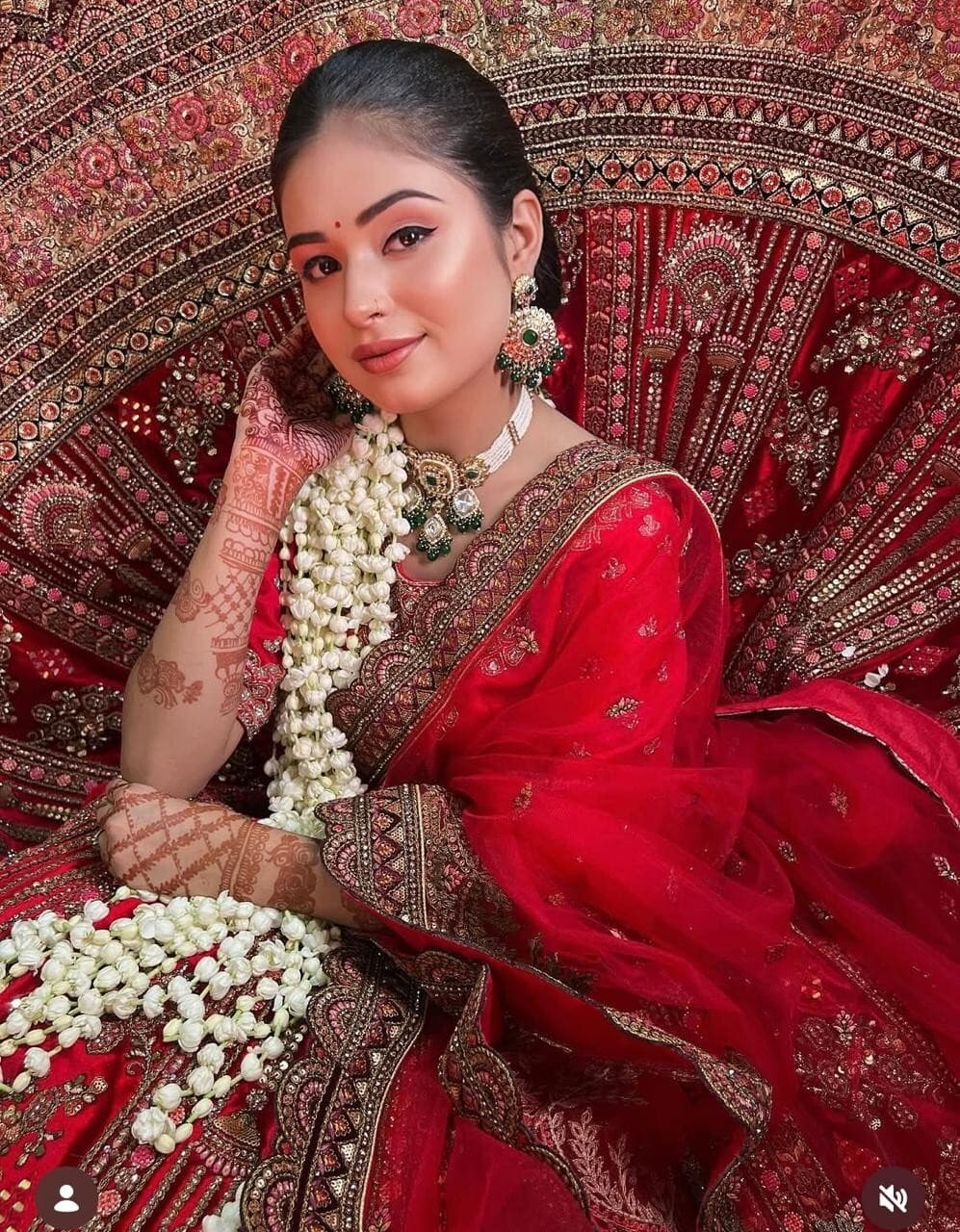 Bridal jewellery and drape